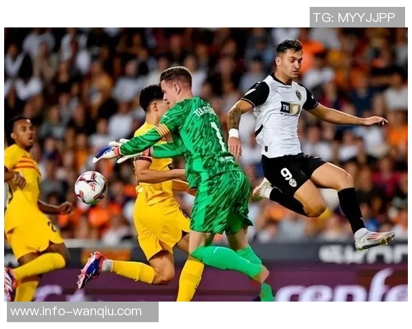 克鲁伊维特称若为巴萨主帅将续约莱万一年看重其经验与能力